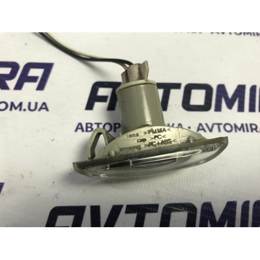 Повторитель поворота в крыло Opel Corsa D 2006-2014 13252455